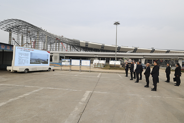 市人大常委会视察国家立体综合交通物流枢纽建设 - 工作动态 - 四川南充人大网