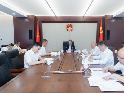 南充市人大常委会党组暨机关党组理论学习中心组集中学习会召开