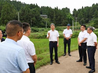 潘国华在南部县开展宣讲和调研