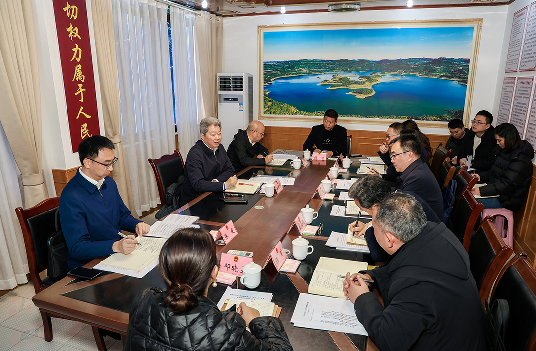 潘国华赴南部县宣讲党的二十届四中全会和省委十二届八次全会精神，并开展“进家入站”和代表小组活动