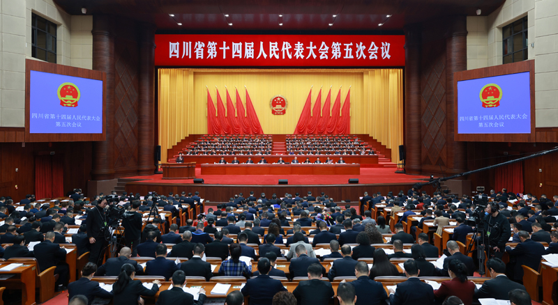 省十四届人大五次会议开幕 王晓晖主持开幕会并宣布开幕 施小琳作政府工作报告 田向利于立军出席