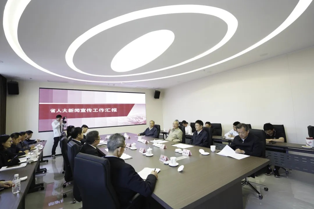 推动新时代人大新闻宣传工作再上新台阶 王雁飞带队到省人大报刊社视察调研并听取新闻宣传工作情况汇报