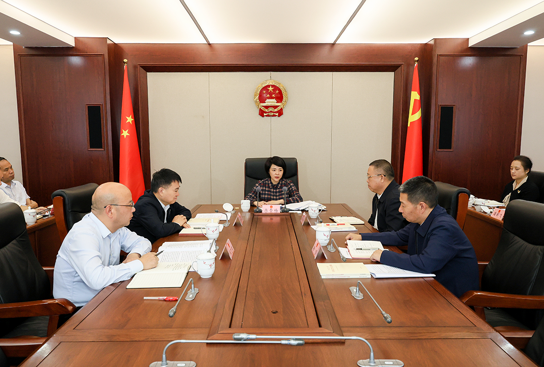 南充市人大常委会党组理论学习中心组学习会议召开